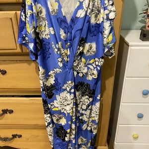 Jennifer Lopez Knee Length dress. Blues and yellows. Has short wide sleeve.